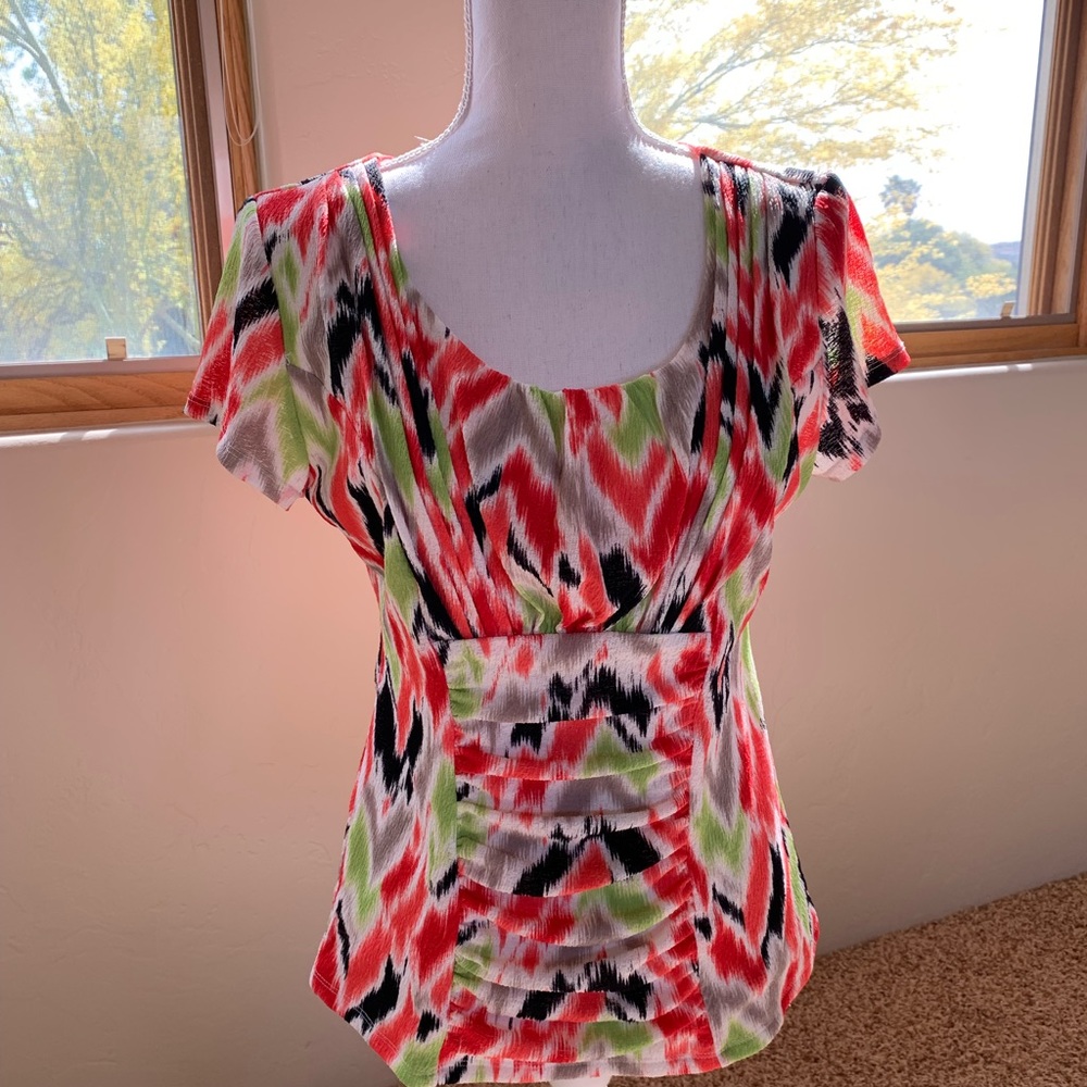 EUC Alfani Red, Black & White Short Sleeve Top